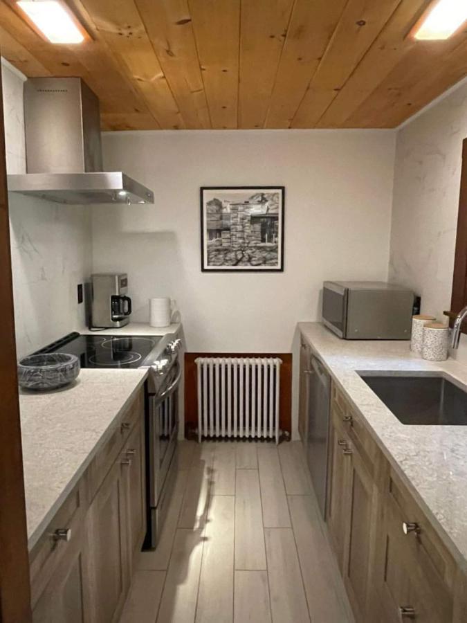 Peaceful Getaway Cottage On Grounds Of Historic Mid-Century Gem Northborough エクステリア 写真
